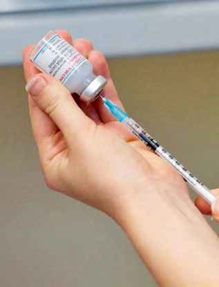 چه گروه‌هایی باید دوز یادآور واکسن کرونا را تزریق کنند؟