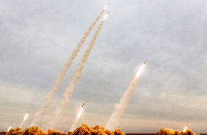 شلیک همزمان ۱۶ فروند موشک بالستیک در مرحله نهایی رزمایش سپاه
